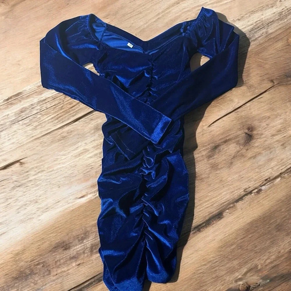 Shein velvet long sleeve dress (A11) - Picture 5 of 7